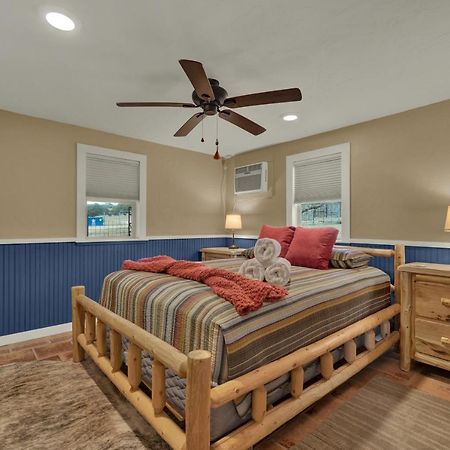 Ohana Ranch Cabin - 12 Minutes To Historic Main St Fredericksburg Ngoại thất bức ảnh