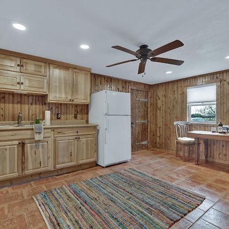 Ohana Ranch Cabin - 12 Minutes To Historic Main St Fredericksburg Ngoại thất bức ảnh