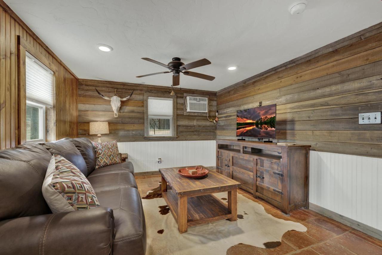Ohana Ranch Cabin - 12 Minutes To Historic Main St Fredericksburg Ngoại thất bức ảnh