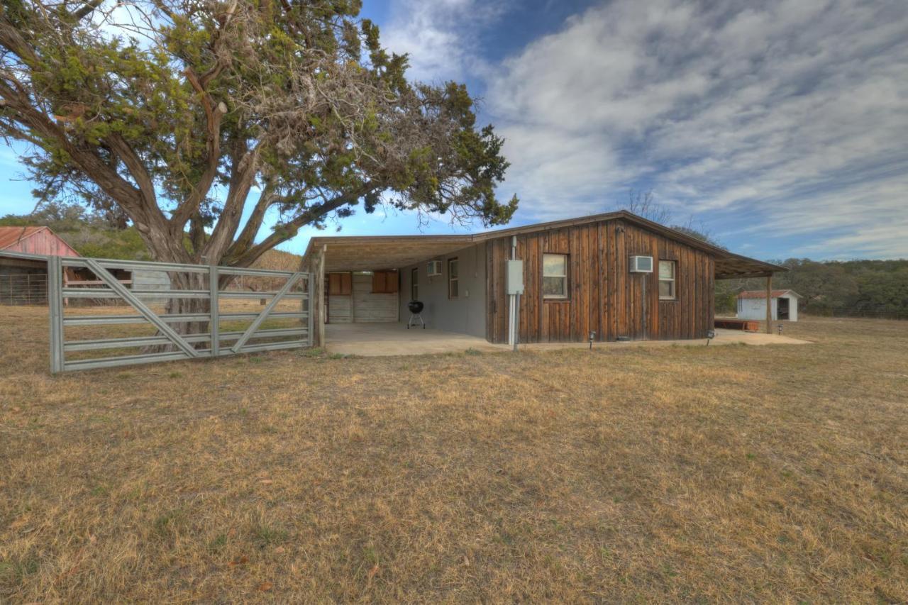 Ohana Ranch Cabin - 12 Minutes To Historic Main St Fredericksburg Ngoại thất bức ảnh