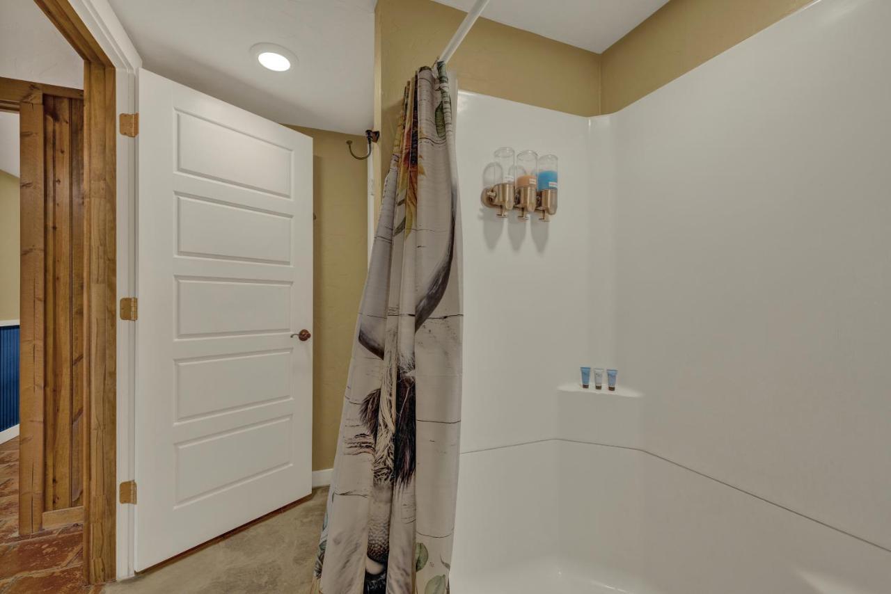 Ohana Ranch Cabin - 12 Minutes To Historic Main St Fredericksburg Ngoại thất bức ảnh