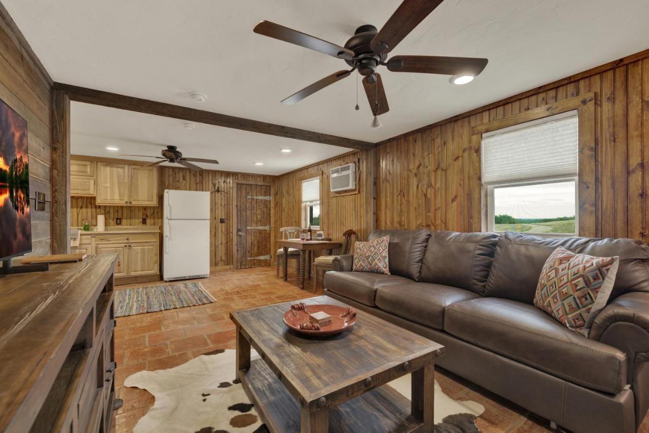Ohana Ranch Cabin - 12 Minutes To Historic Main St Fredericksburg Ngoại thất bức ảnh