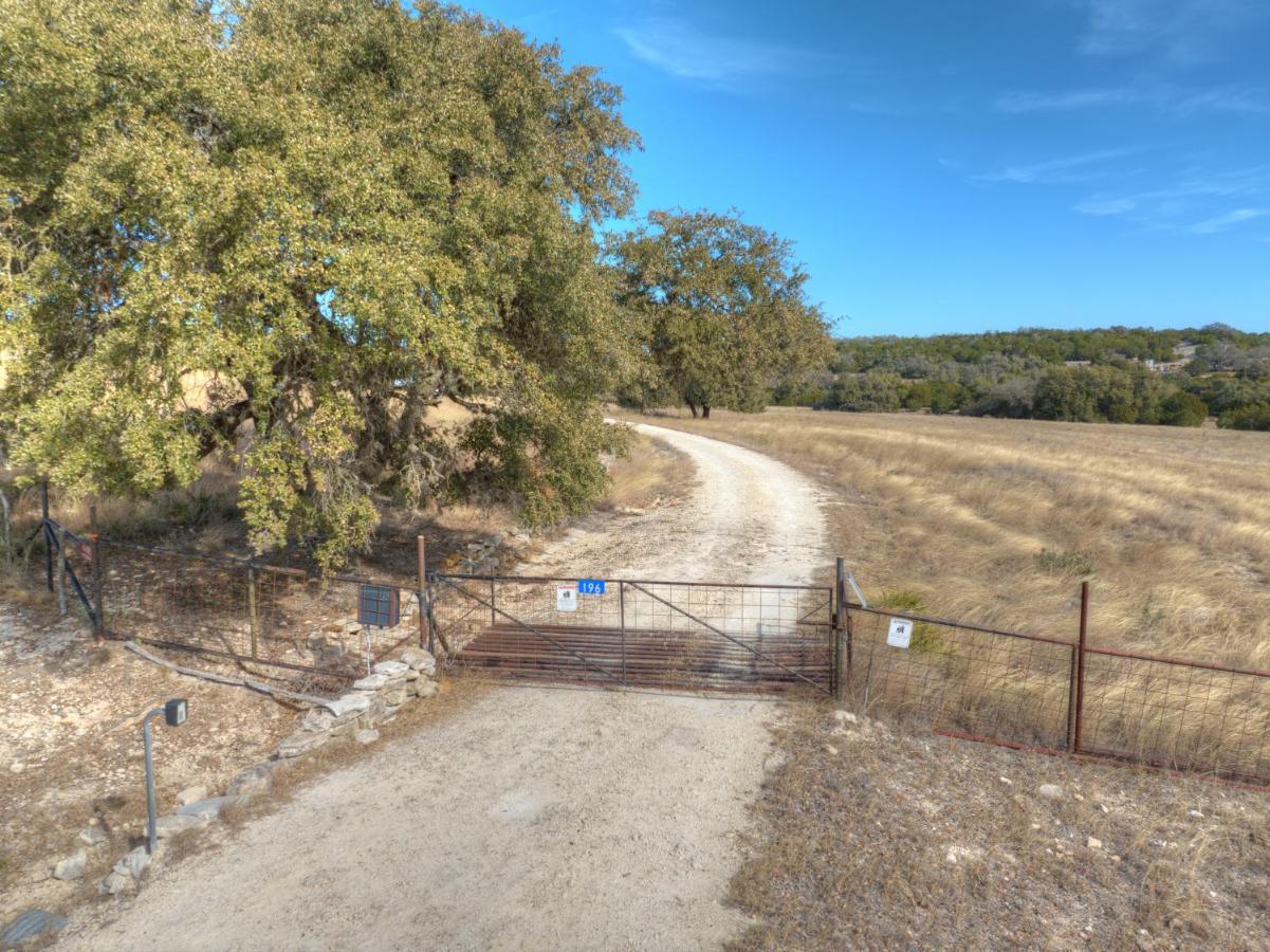 Ohana Ranch Cabin - 12 Minutes To Historic Main St Fredericksburg Ngoại thất bức ảnh